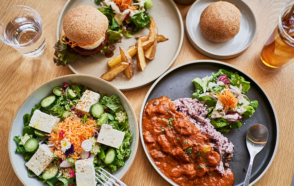 Burgare, sallad och en gryta